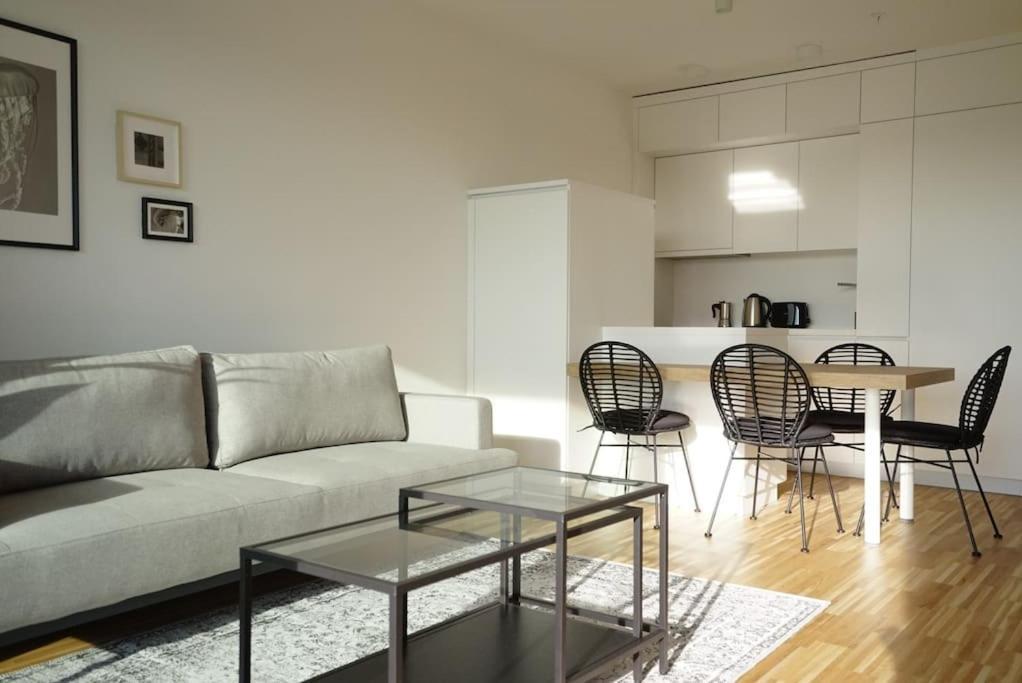 Apartment With Terrace Near Metro Station And Spa Viena Exterior foto