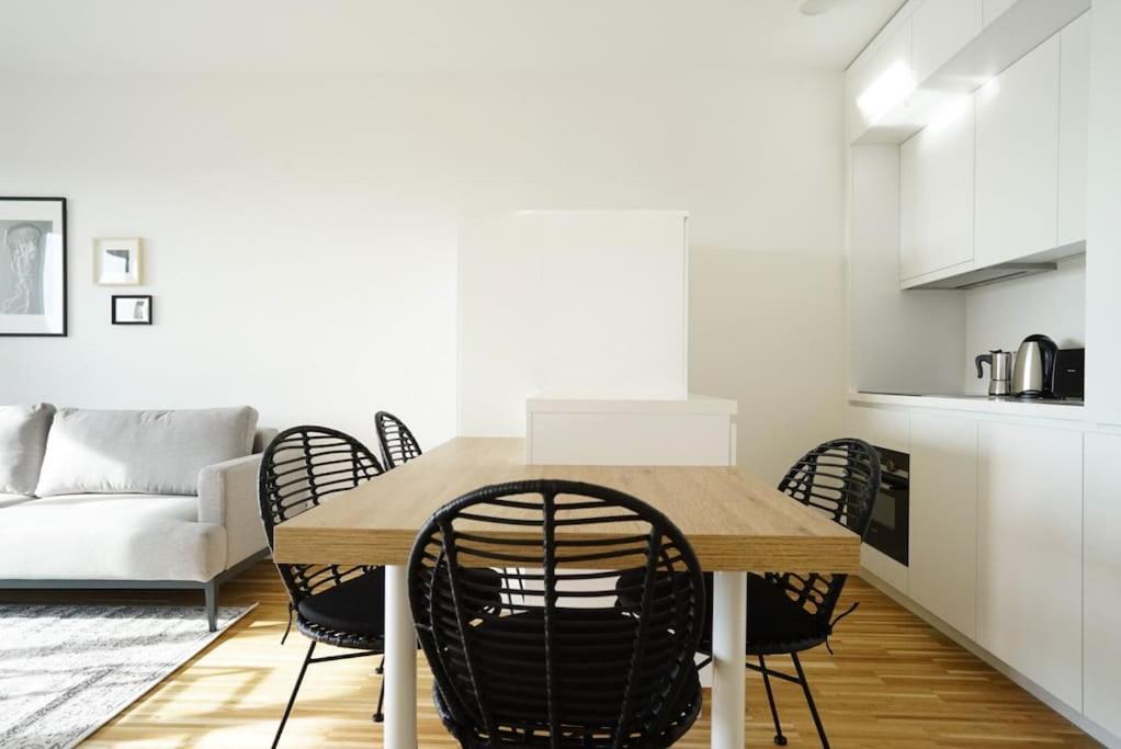 Apartment With Terrace Near Metro Station And Spa Viena Exterior foto