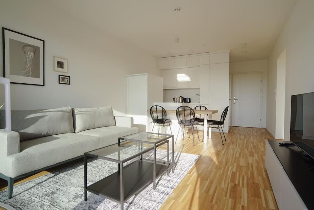 Apartment With Terrace Near Metro Station And Spa Viena Exterior foto