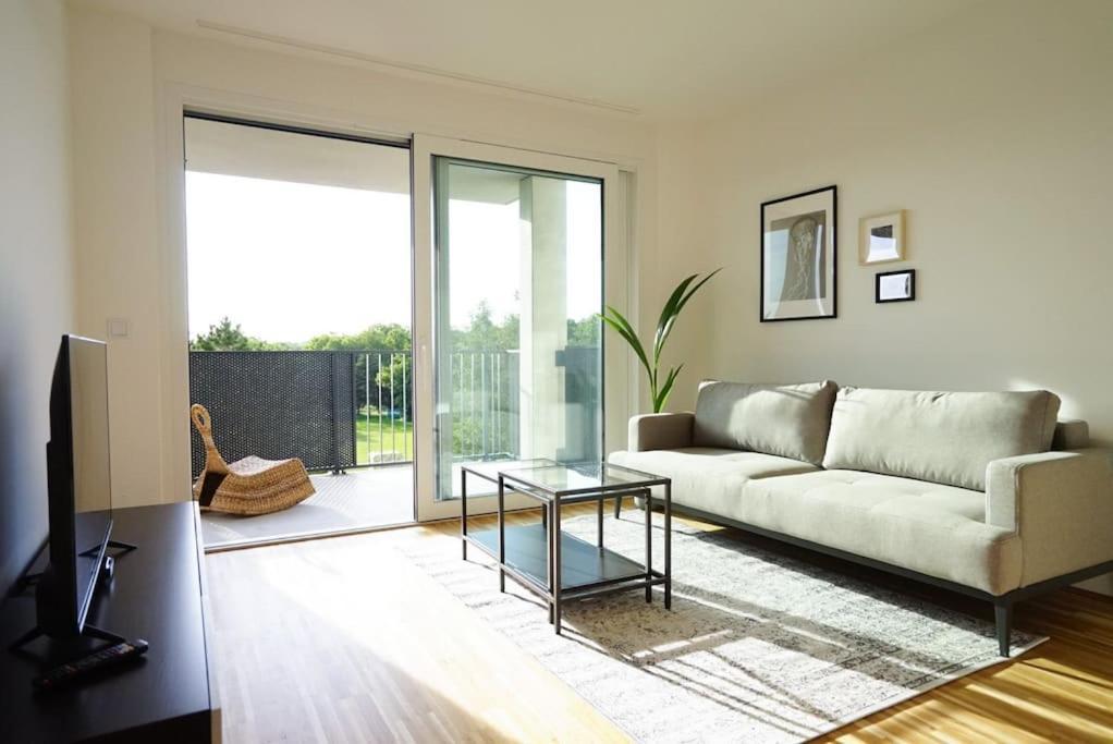 Apartment With Terrace Near Metro Station And Spa Viena Exterior foto