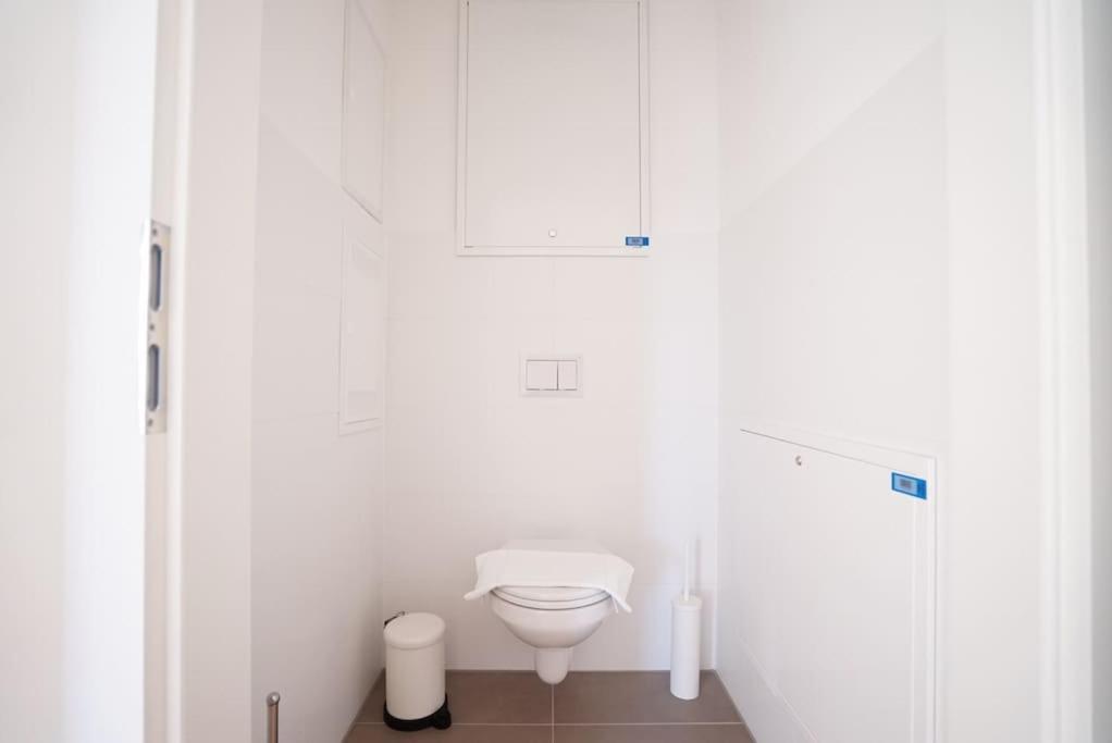 Apartment With Terrace Near Metro Station And Spa Viena Exterior foto